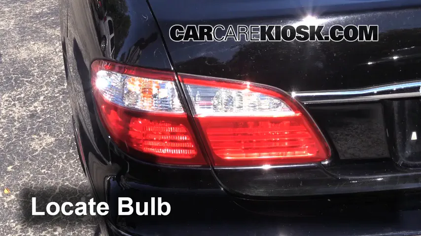 2001 Infiniti I30 T 3.0L V6 Lights Turn Signal - Rear (replace bulb)